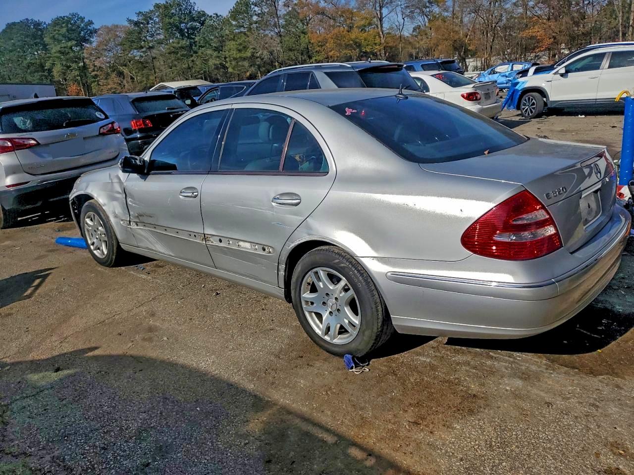 Mercedes-Benz E-Class 320 Image 10