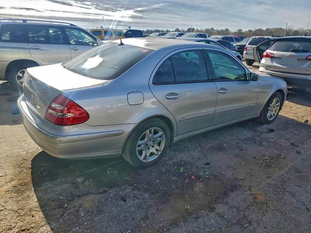 Mercedes-Benz E-Class 320 Image 2