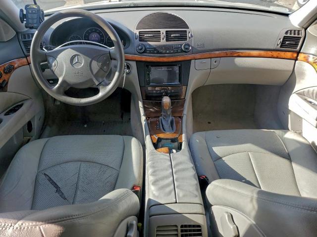Mercedes-Benz E-Class 320 Image 11
