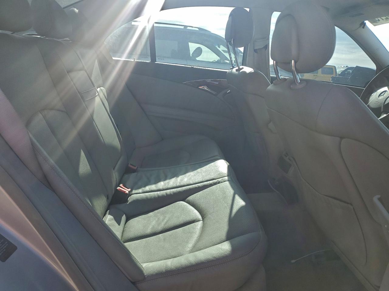 Mercedes-Benz E-Class 320 Image 7