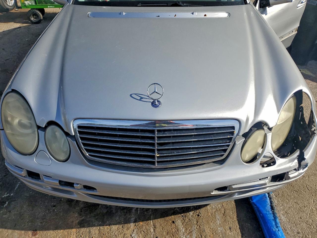 Mercedes-Benz E-Class 320 Image 6