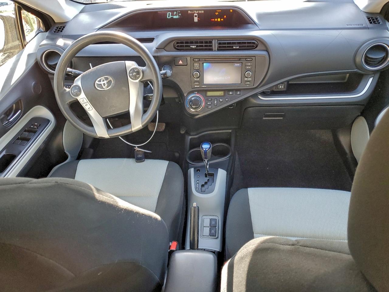 Toyota Prius Image 6