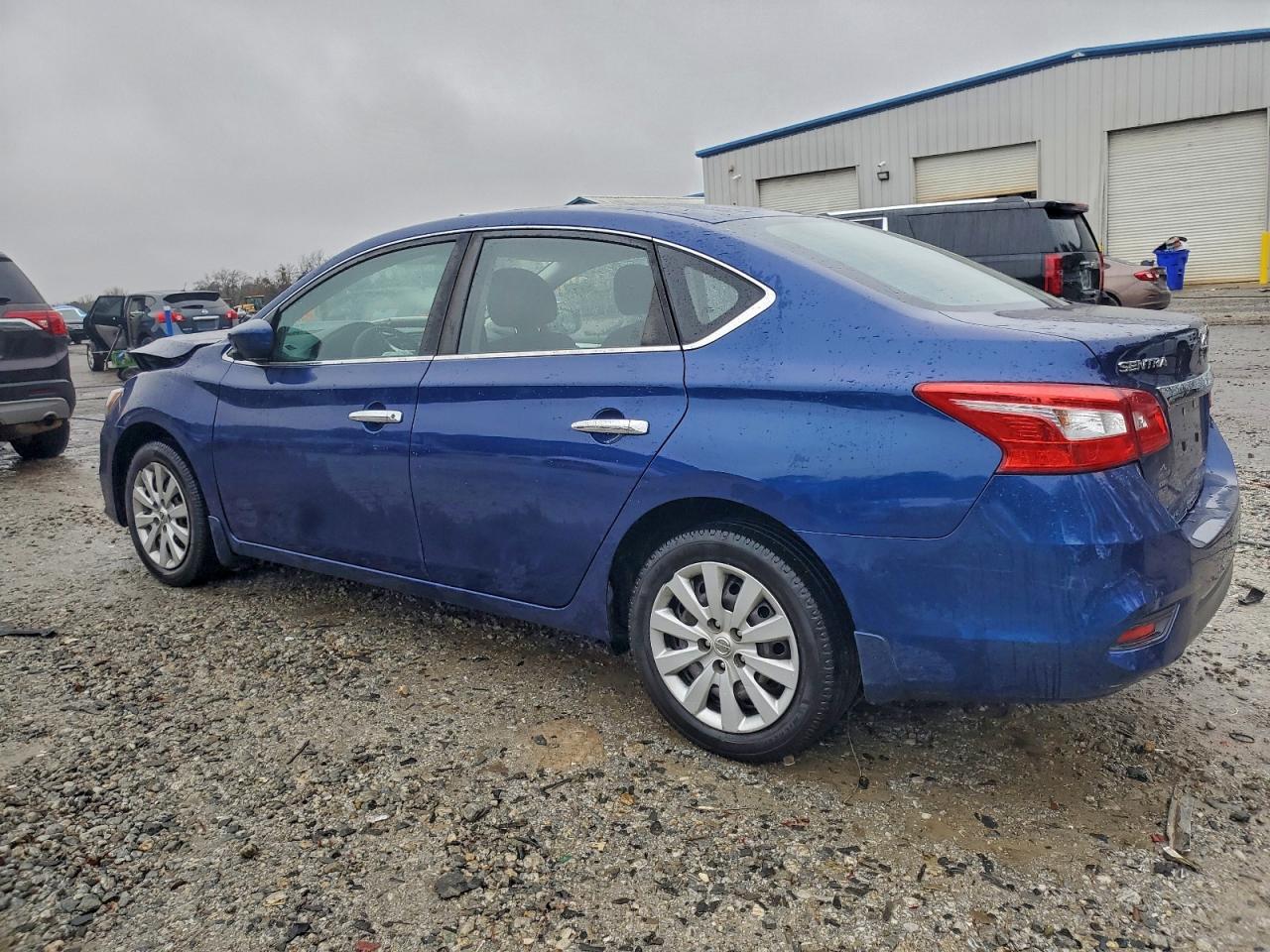 Nissan Sentra S Image 2