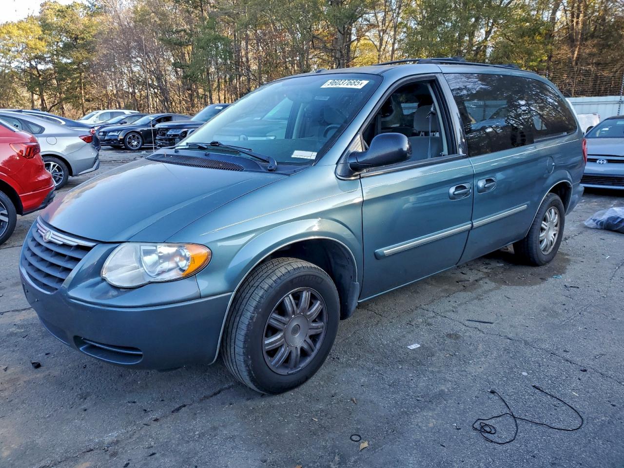 Chrysler Minivan Touring Image 1