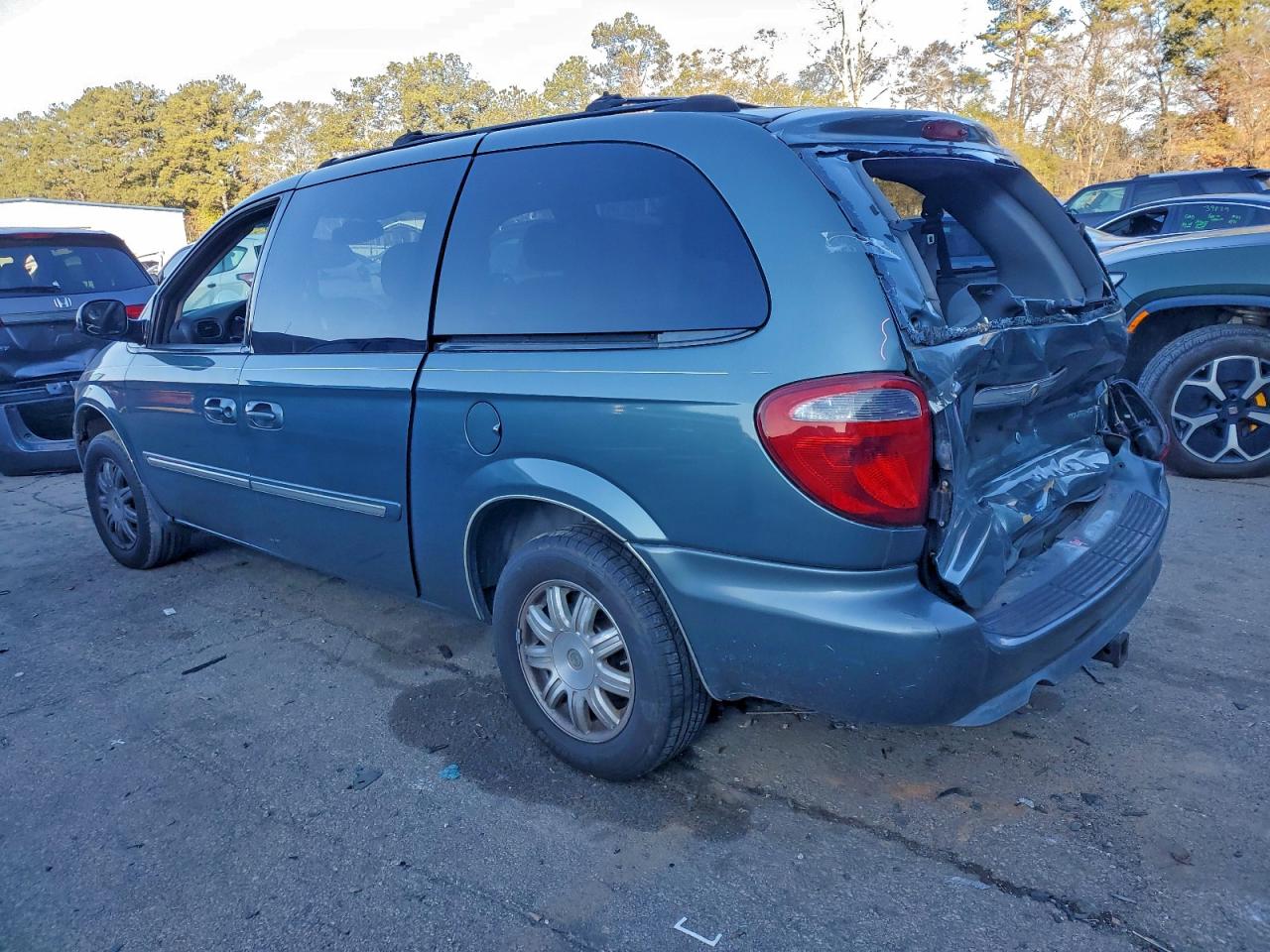 Chrysler Minivan Touring Image 10