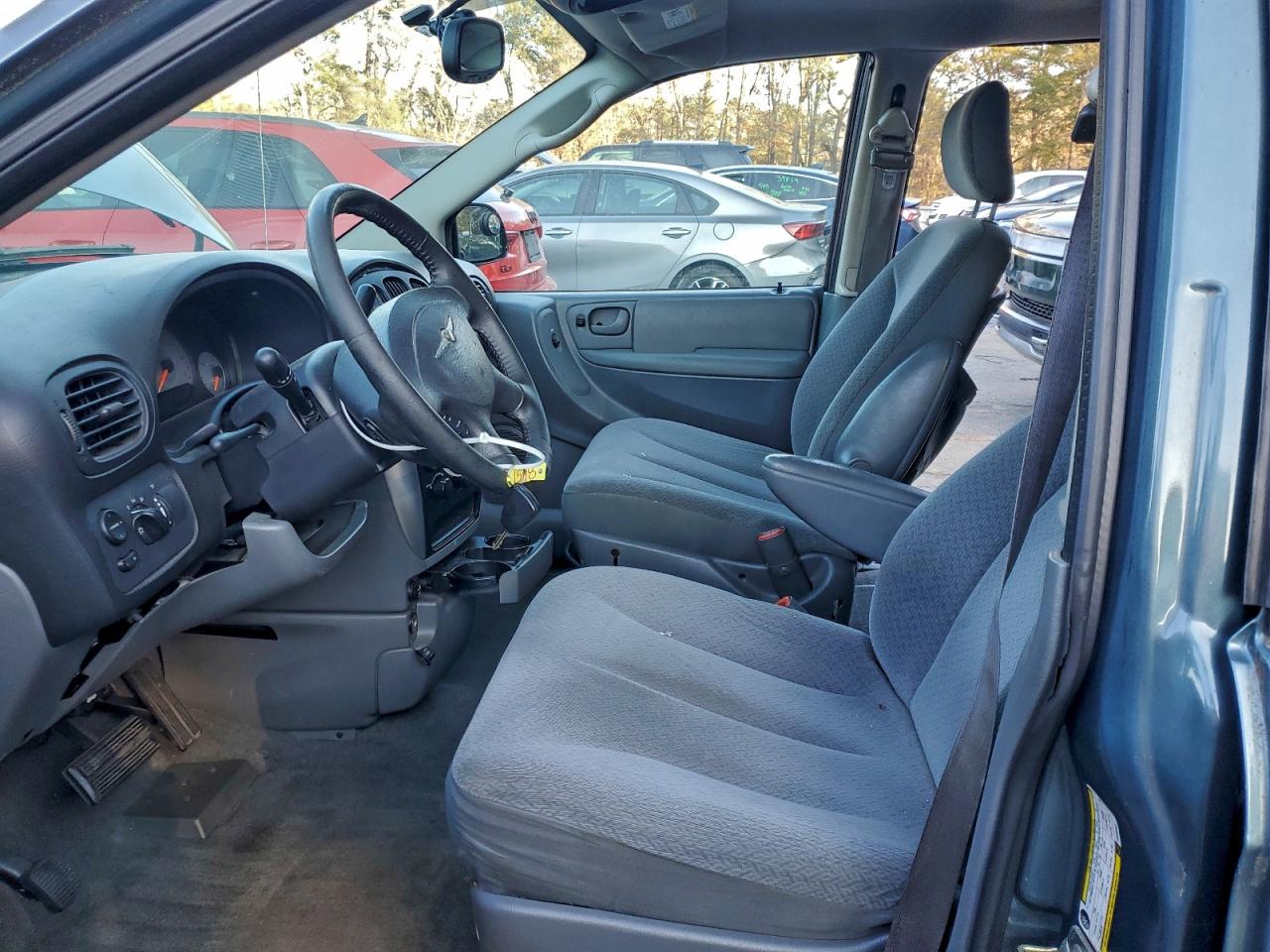 Chrysler Minivan Touring Image 6