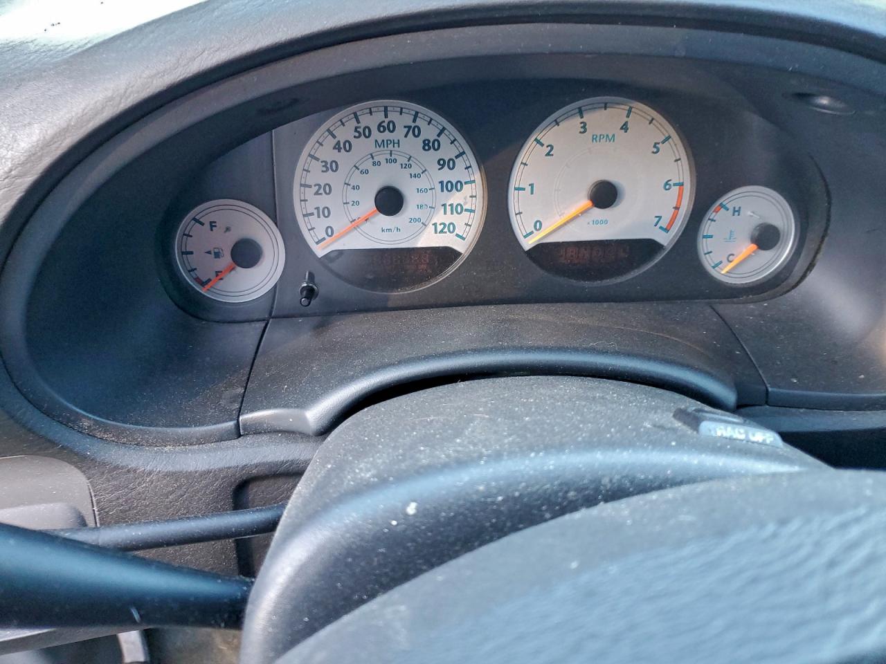 Chrysler Minivan Touring Image 4