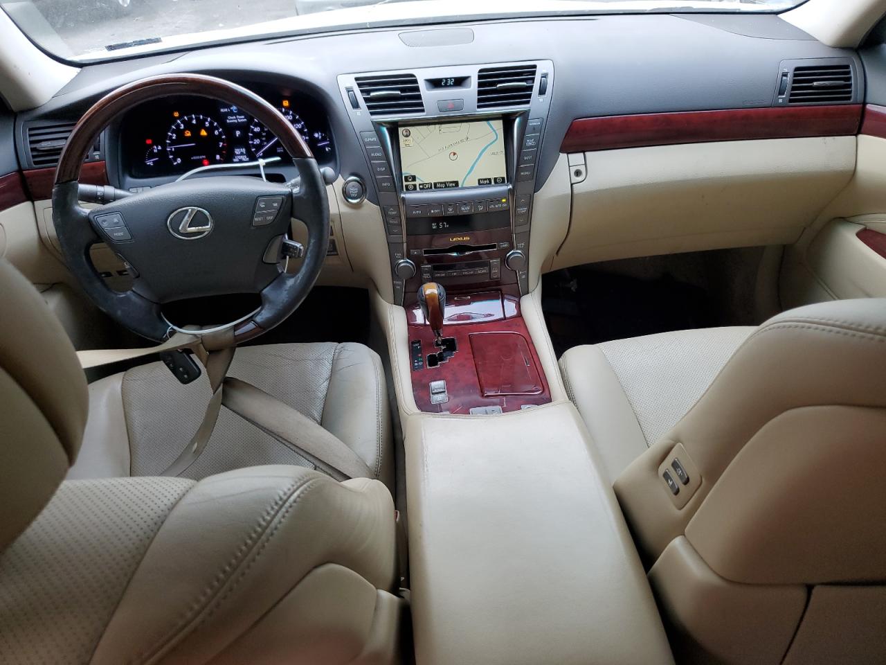 Lexus LS 460 Image 8