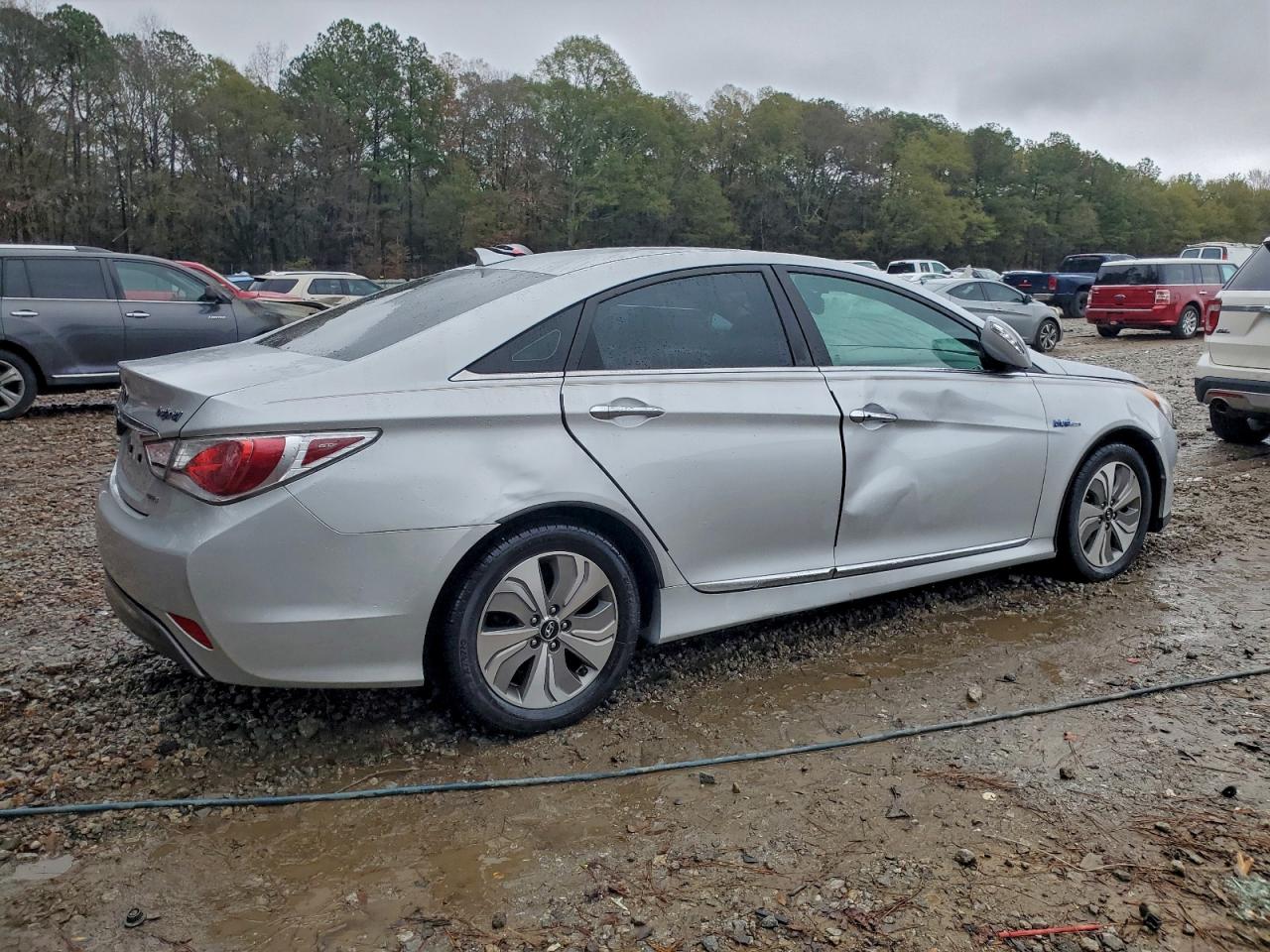 Hyundai SONATA Hybrid Image 2