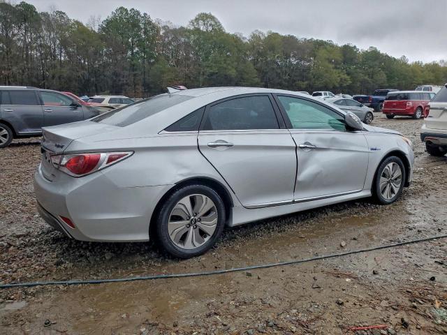 Hyundai SONATA Hybrid Image 2