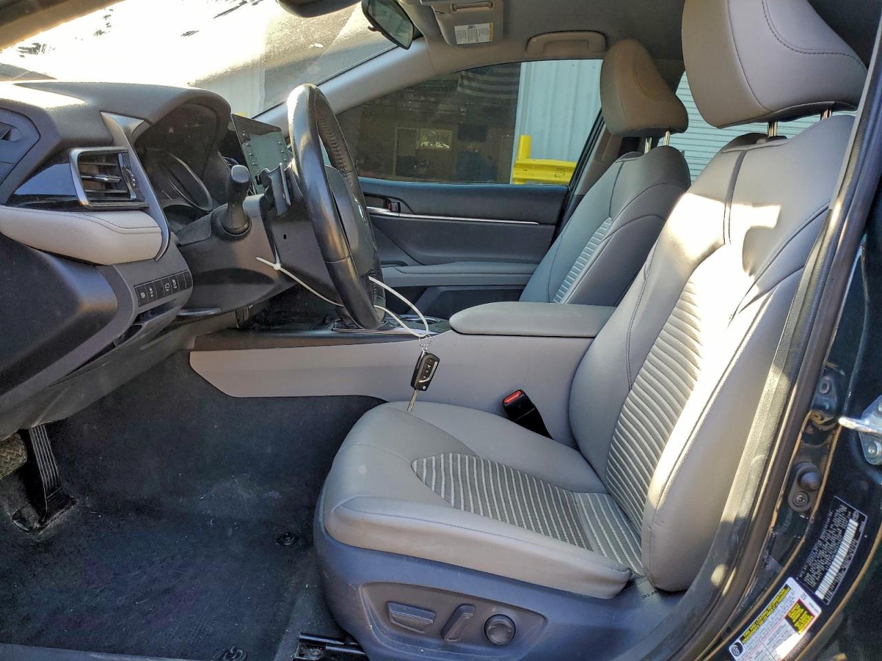 Toyota Camry Se Image 12