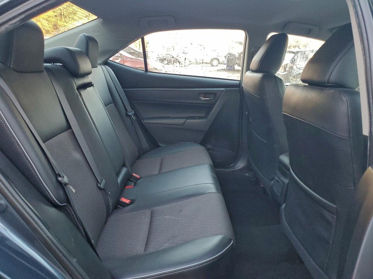 Toyota Corolla L Image 10