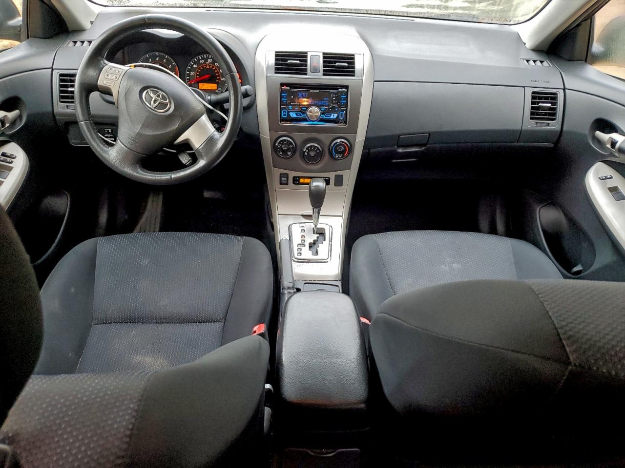 Toyota Corolla Base Image 12