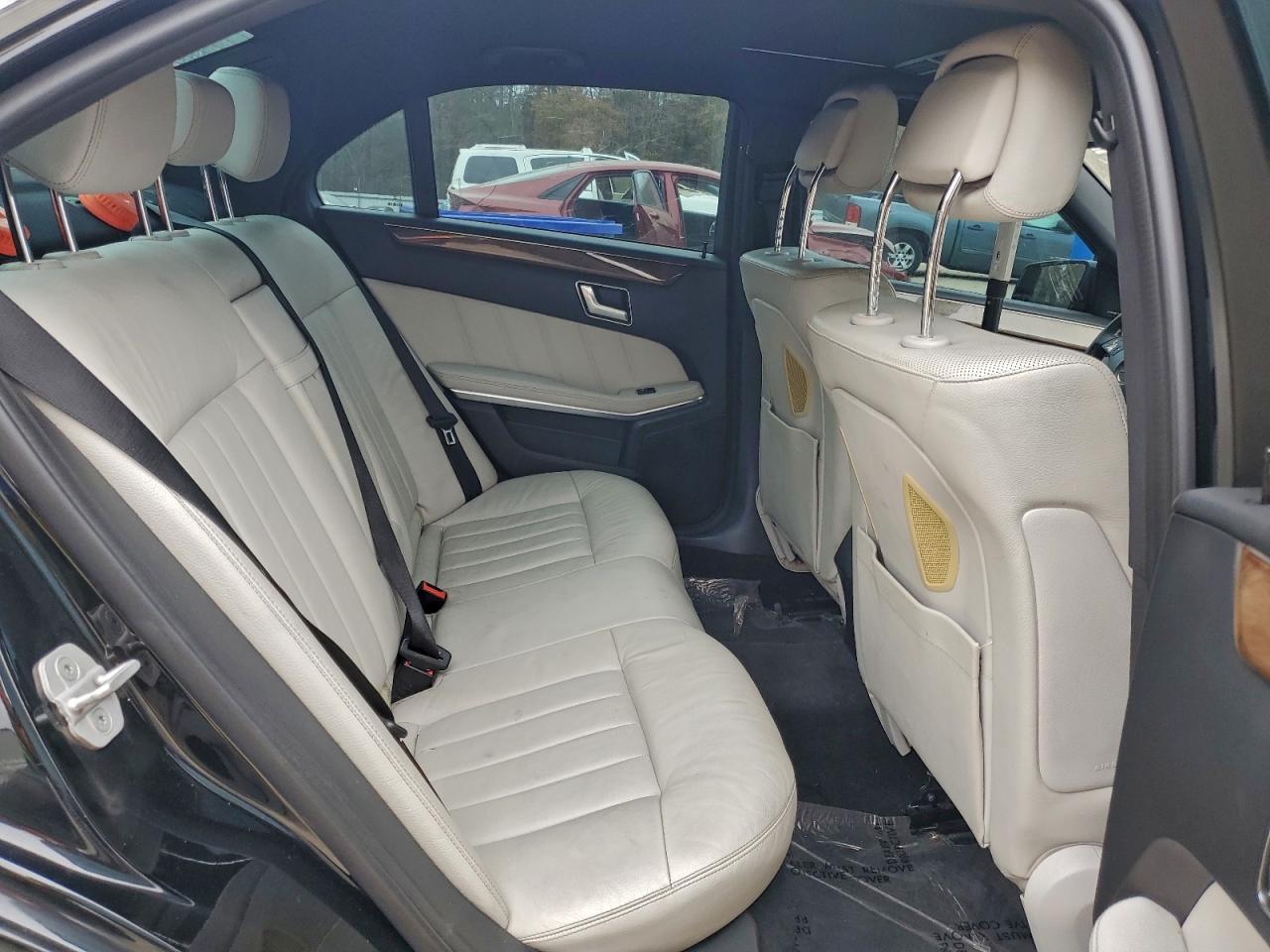 Mercedes-Benz E-Class 350 Image 8