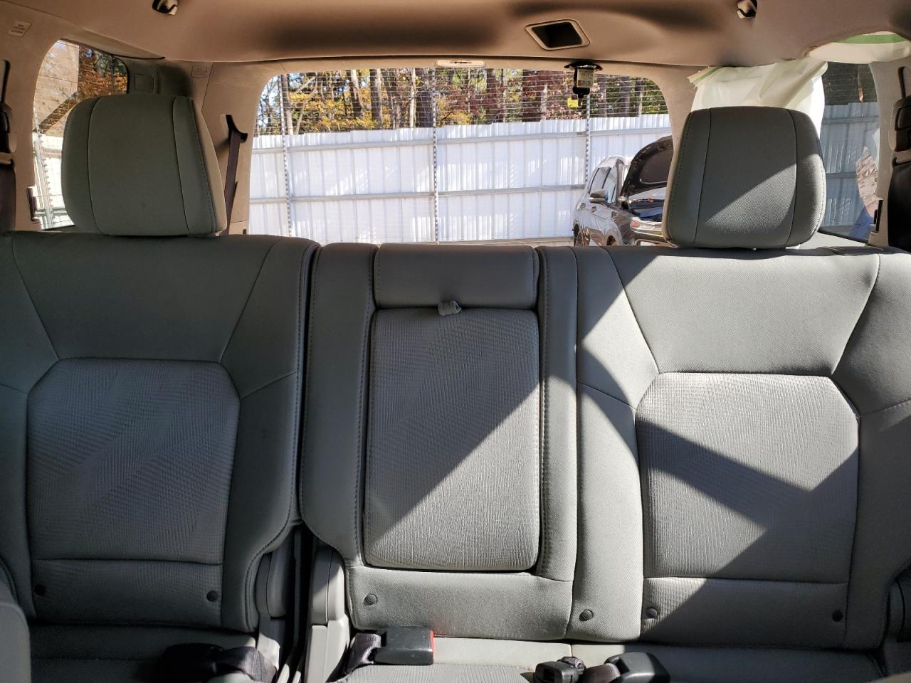 Honda Pilot Lx Image 3