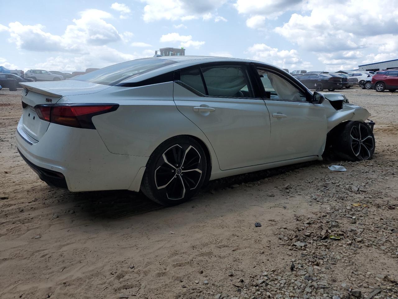 Nissan Altima Sr Image 2