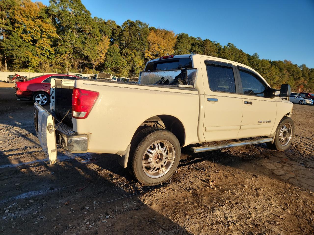 Nissan Titan Xe Image 8