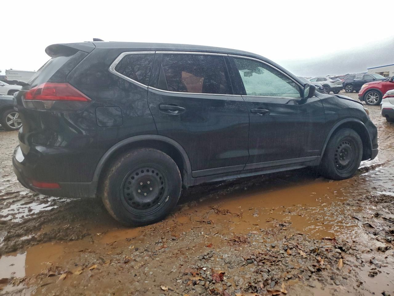 Nissan Rogue S Image 2