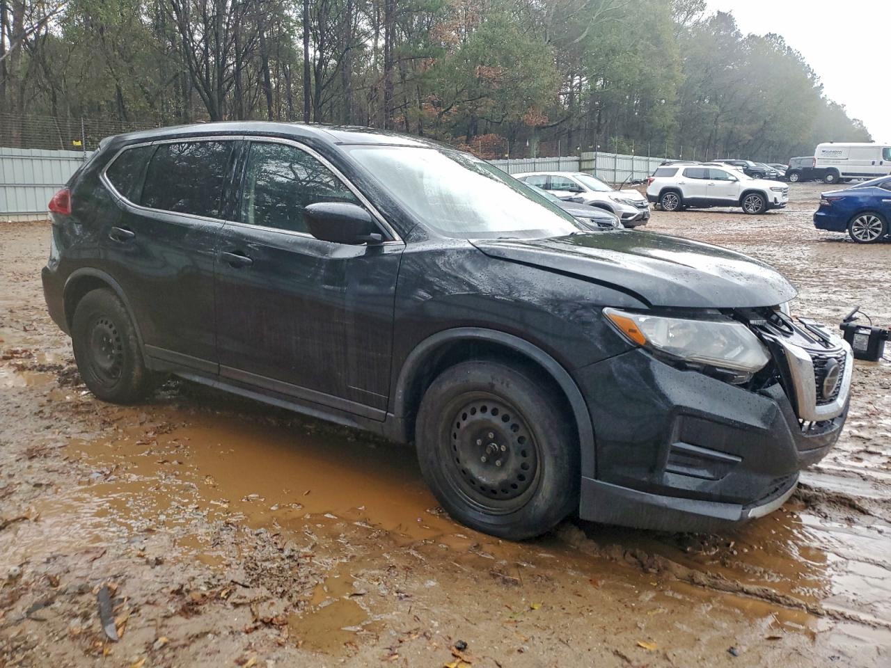 Nissan Rogue S Image 4