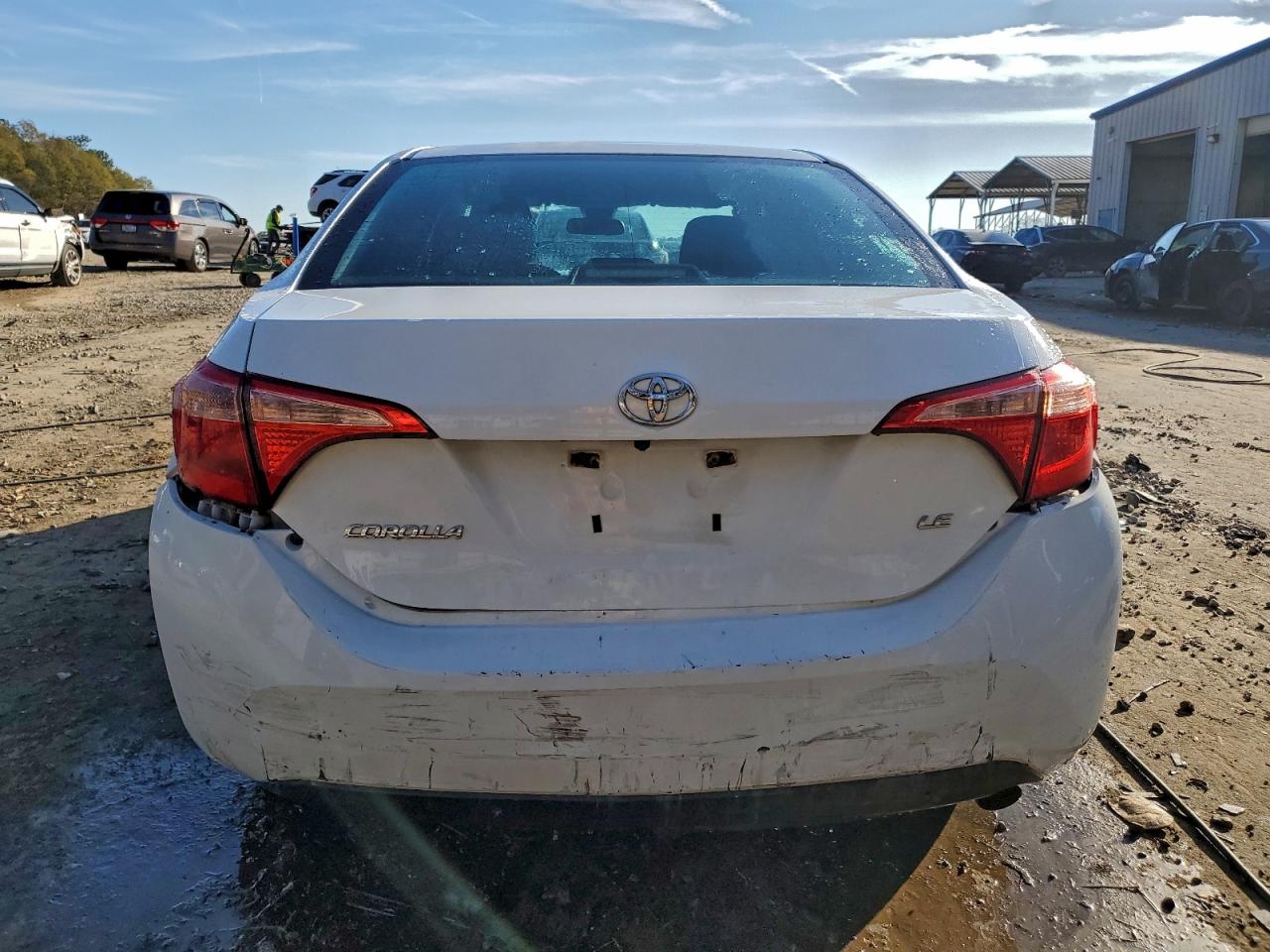 Toyota Corolla L Image 9