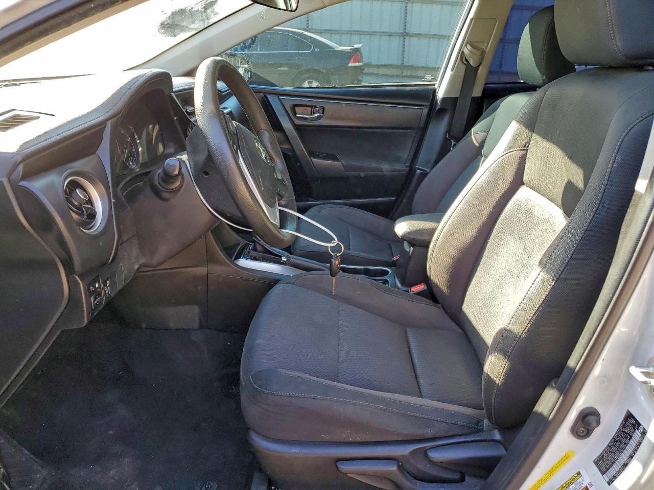 Toyota Corolla L Image 4