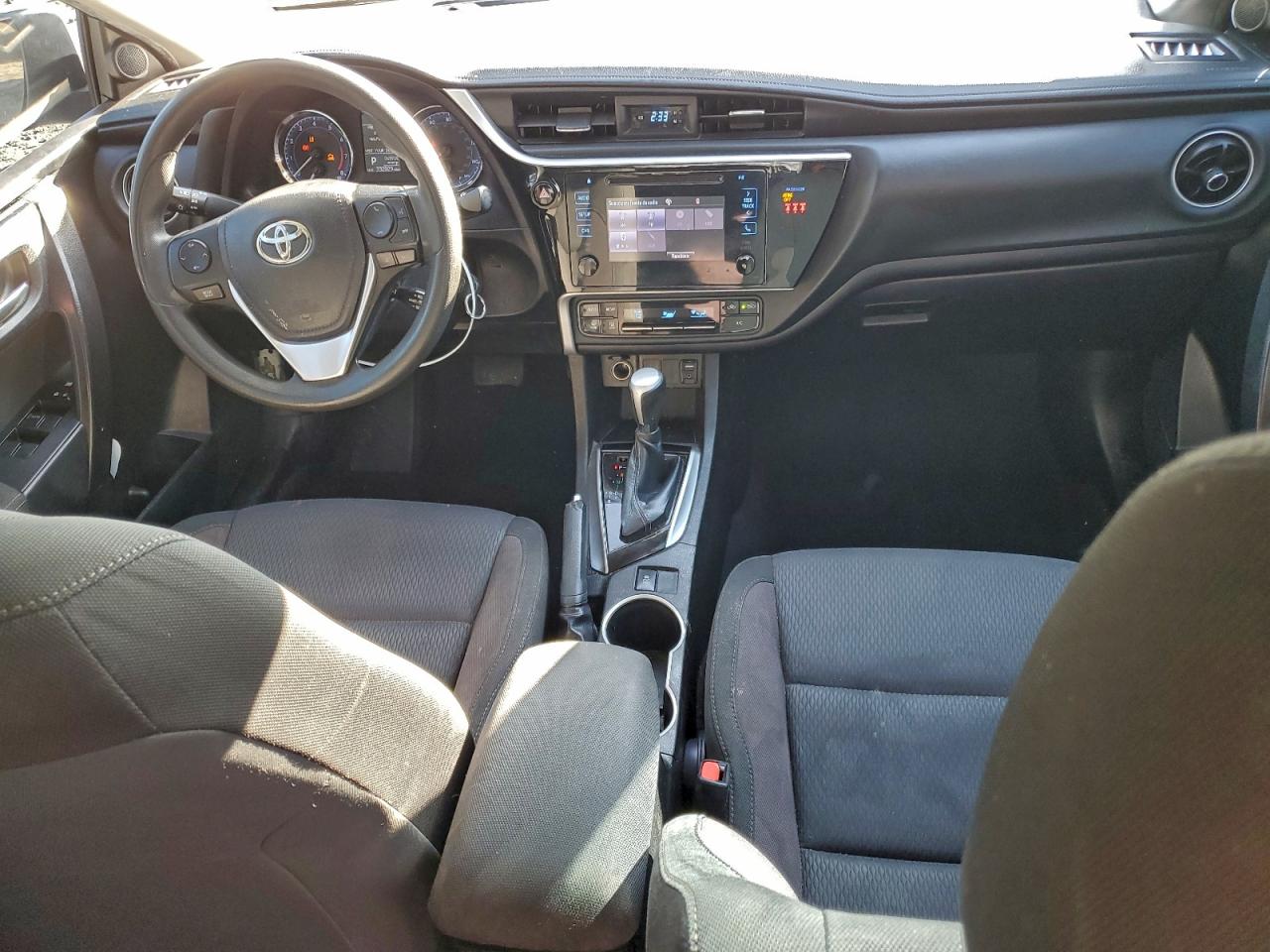 Toyota Corolla L Image 11