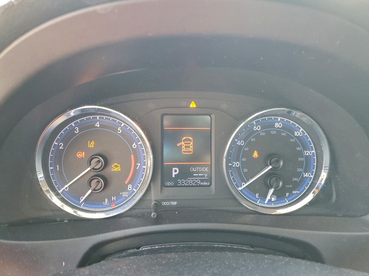 Toyota Corolla L Image 8