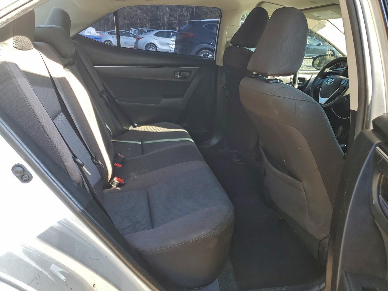 Toyota Corolla L Image 10