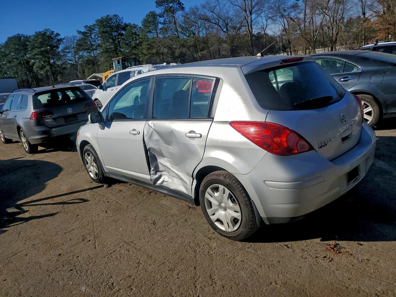 Nissan Versa S Image 2