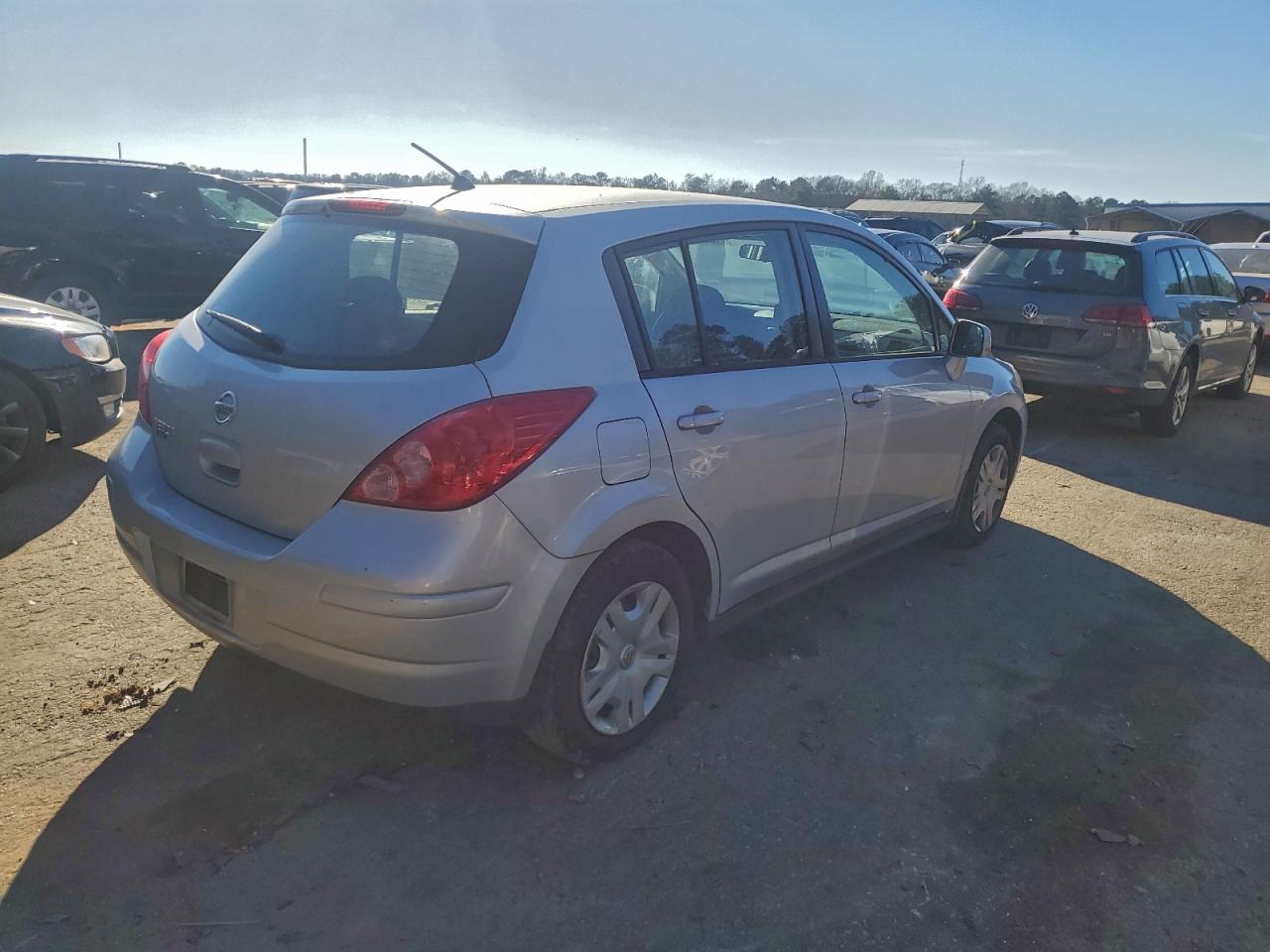 Nissan Versa S Image 9
