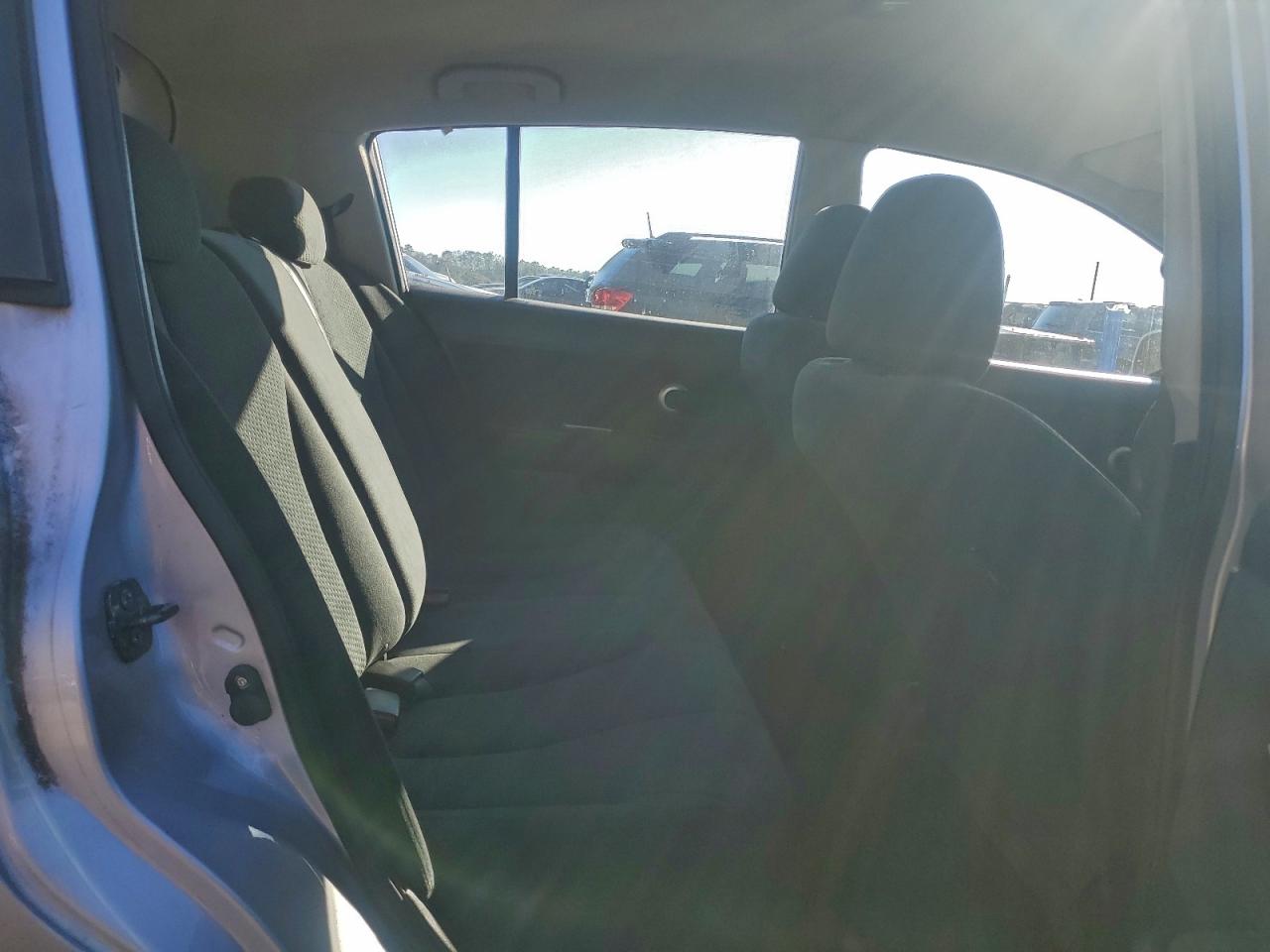 Nissan Versa S Image 4