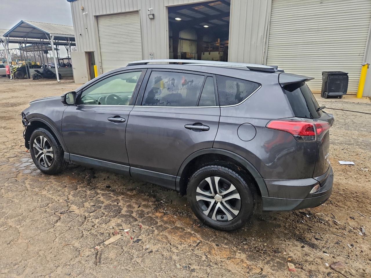 Toyota RAV4 Le Image 3