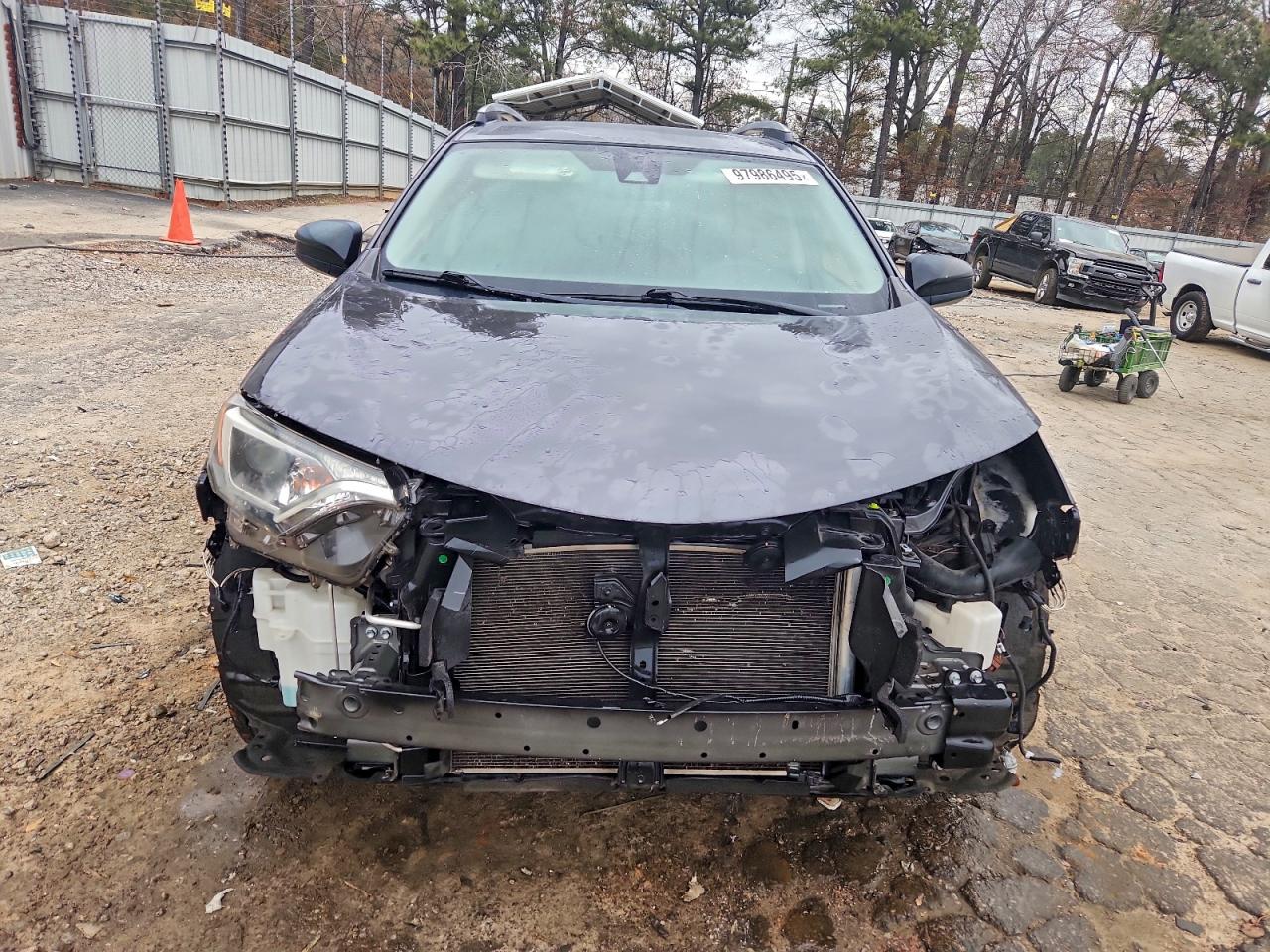 Toyota RAV4 Le Image 6