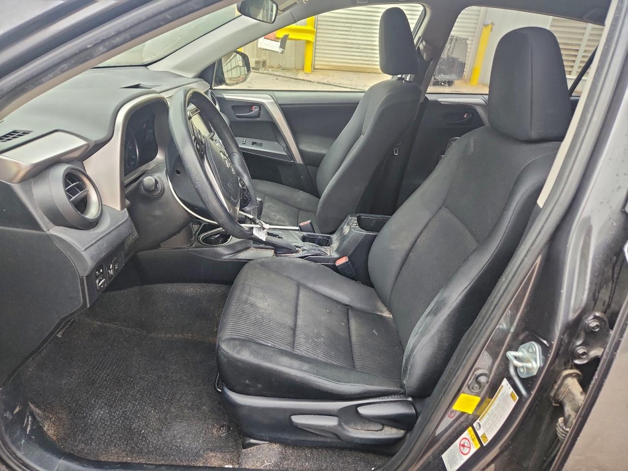 Toyota RAV4 Le Image 7