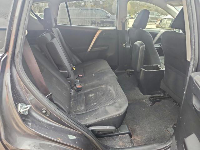 Toyota RAV4 Le Image 4