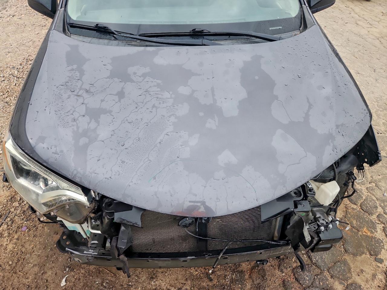 Toyota RAV4 Le Image 12