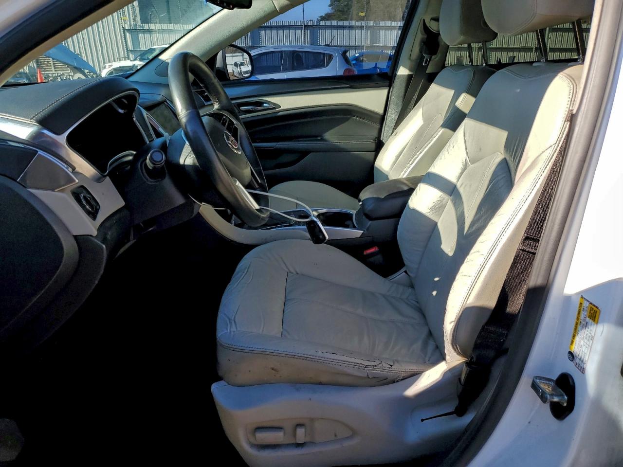Cadillac SRX Image 6