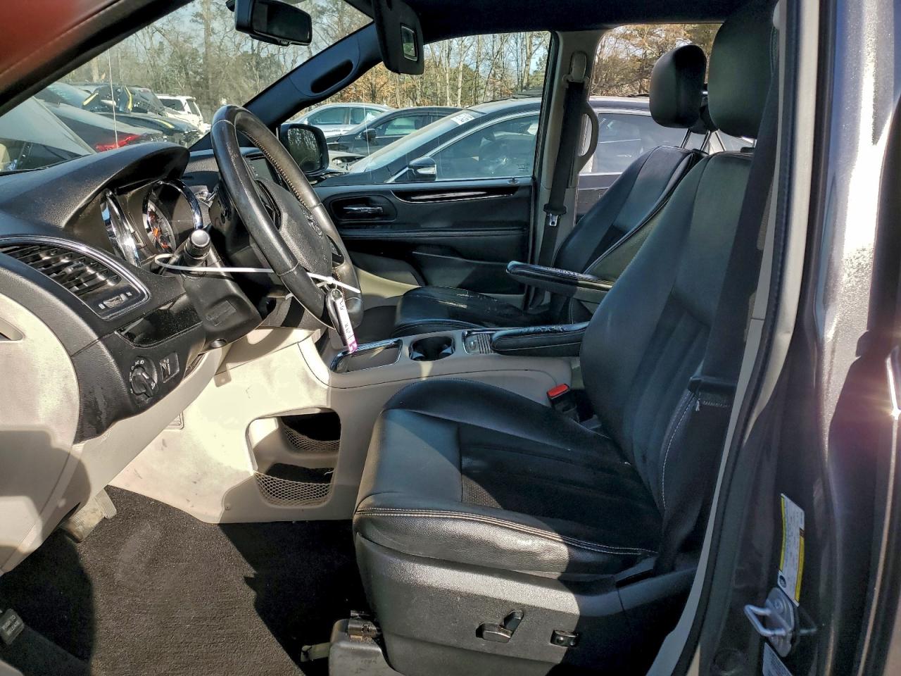 Dodge Caravan Sxt Image 2