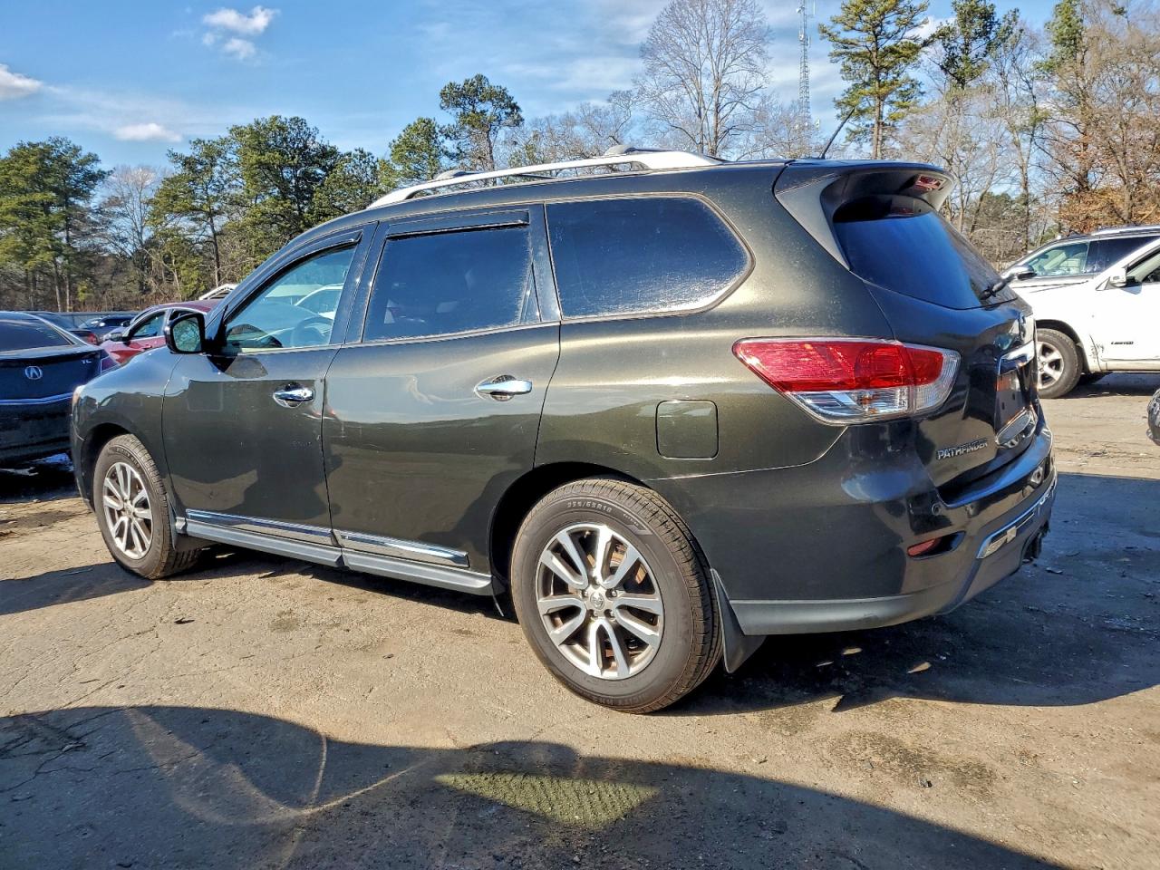 Nissan Pathfinder S Image 3