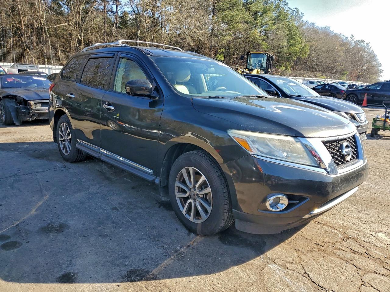 Nissan Pathfinder S Image 2
