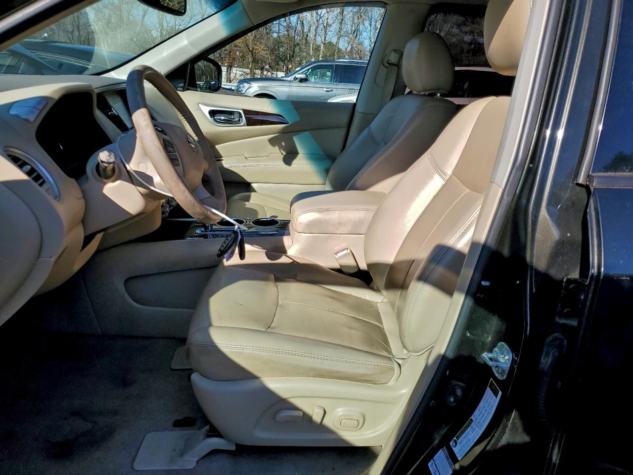 Nissan Pathfinder S Image 5