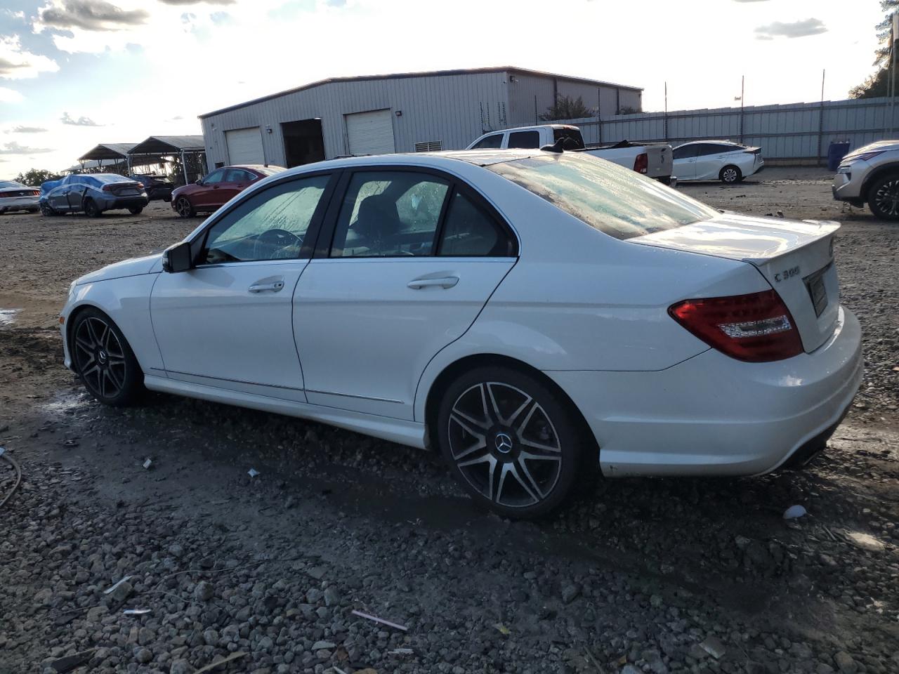 Mercedes-Benz C-Class 300 4matic Image 10