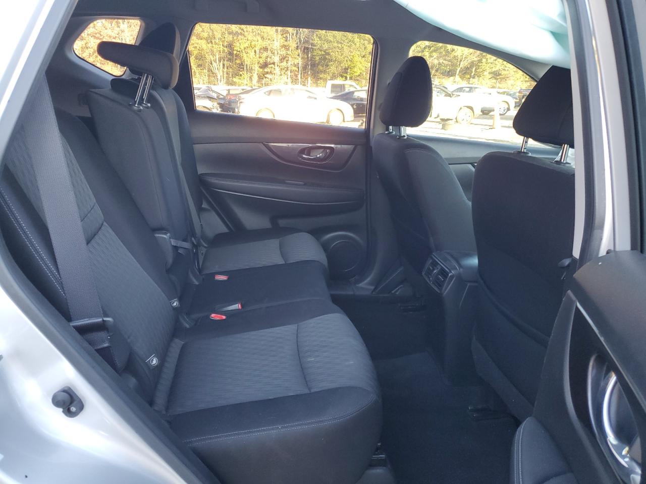 Nissan Rogue S Image 4