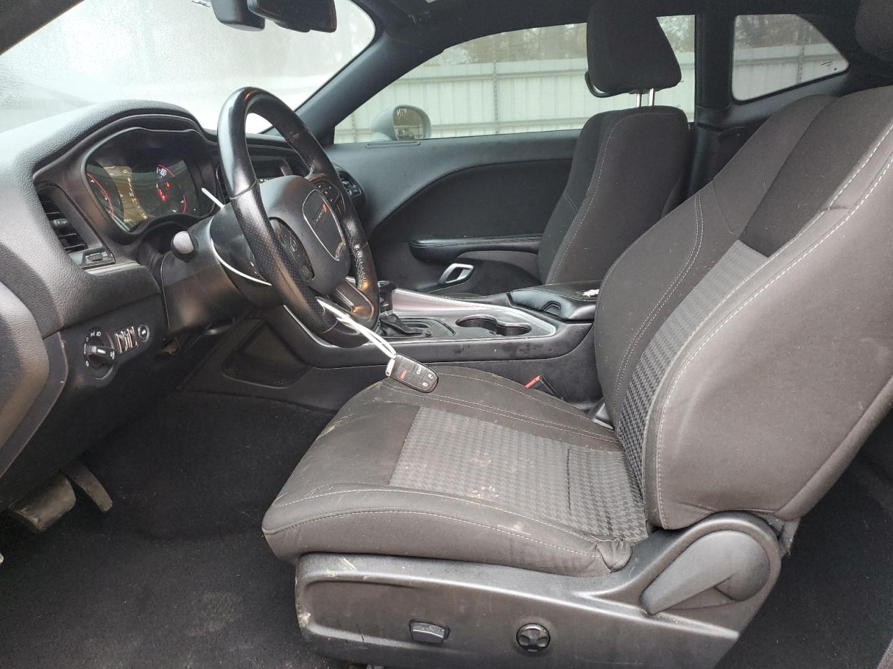 Dodge Challenger Sxt Image 6