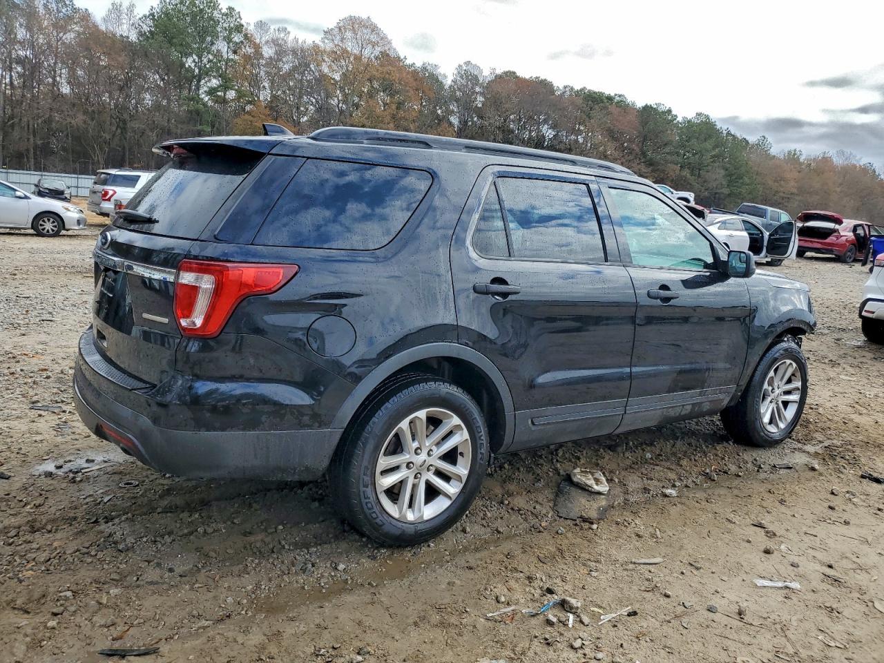 Ford Explorer Image 2