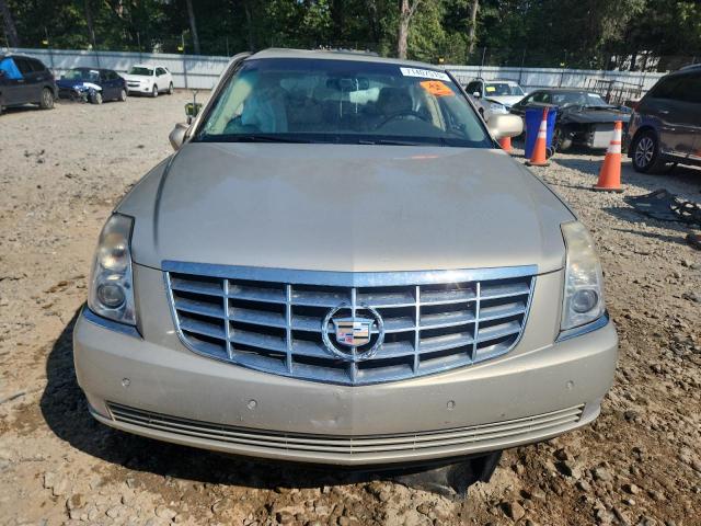 Cadillac DTS Image 6