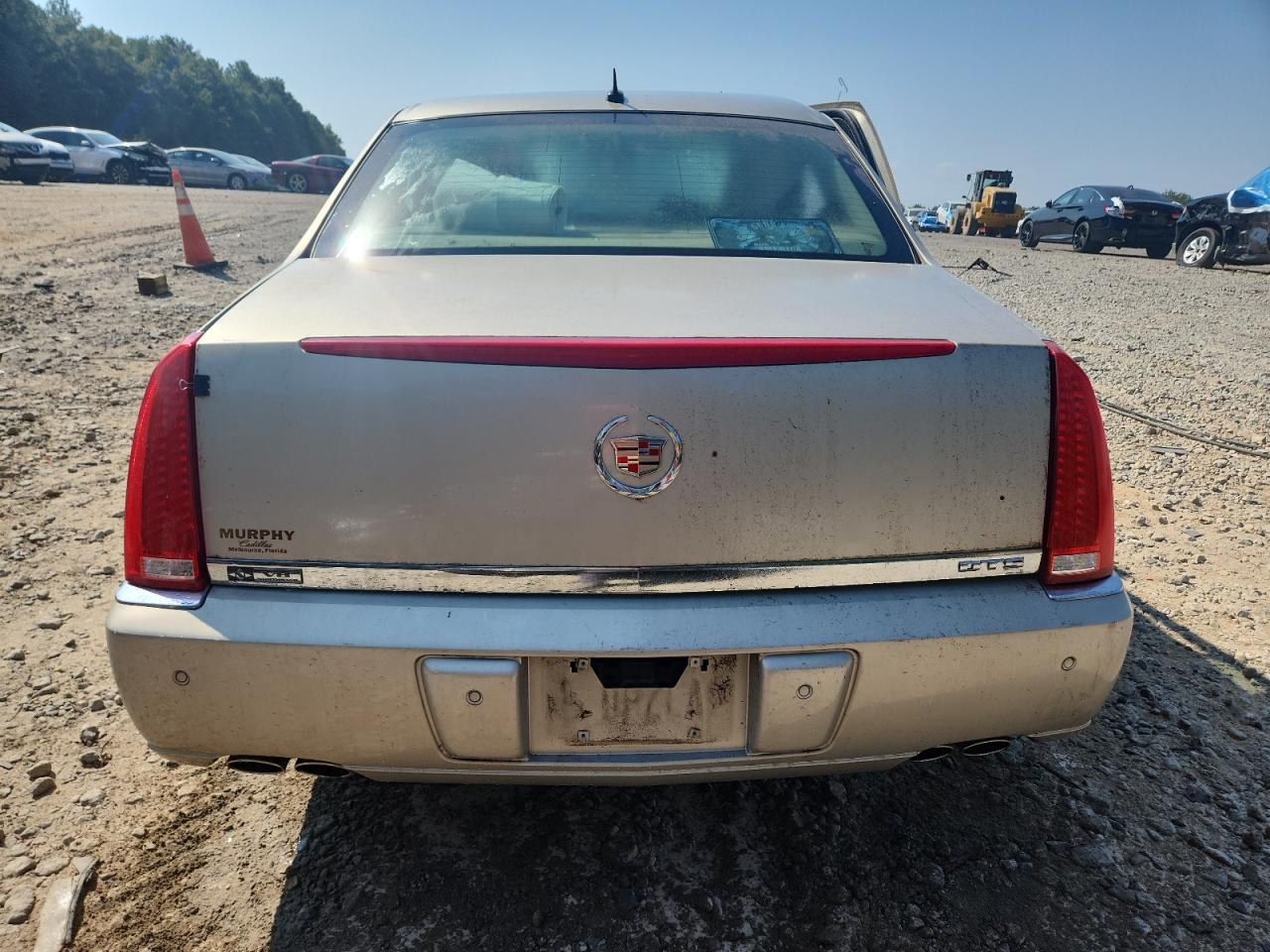 Cadillac DTS Image 7