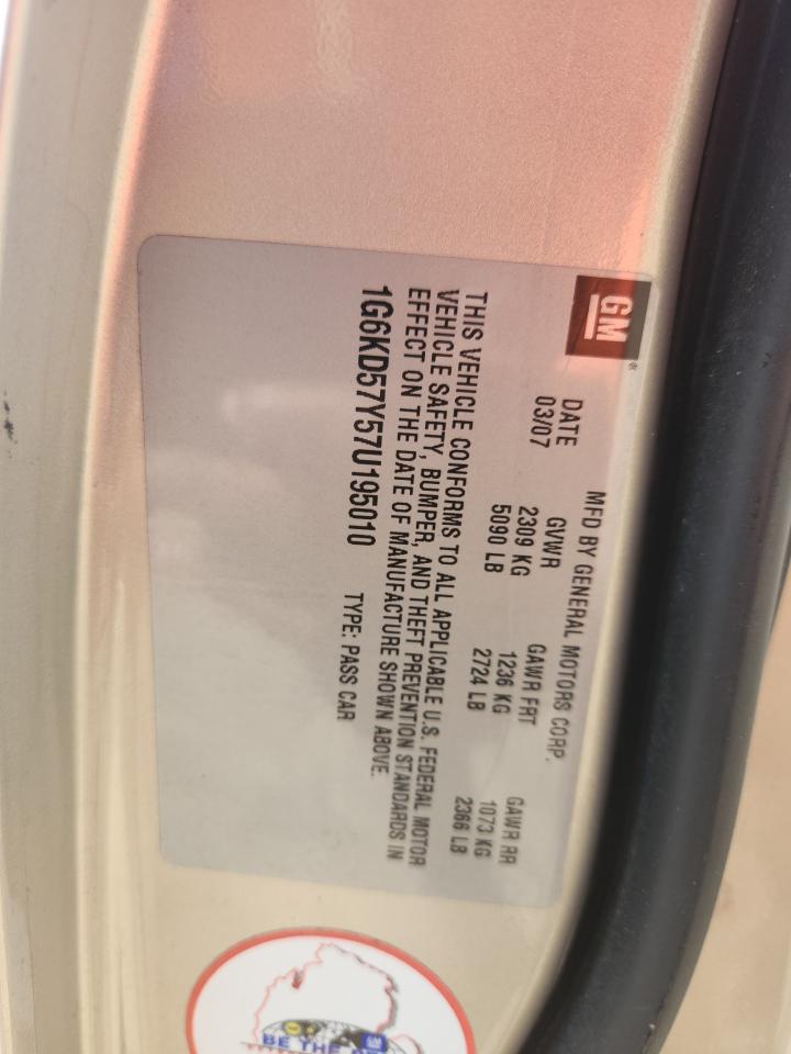 Cadillac DTS Image 12