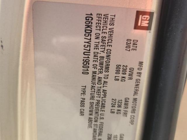 Cadillac DTS Image 12