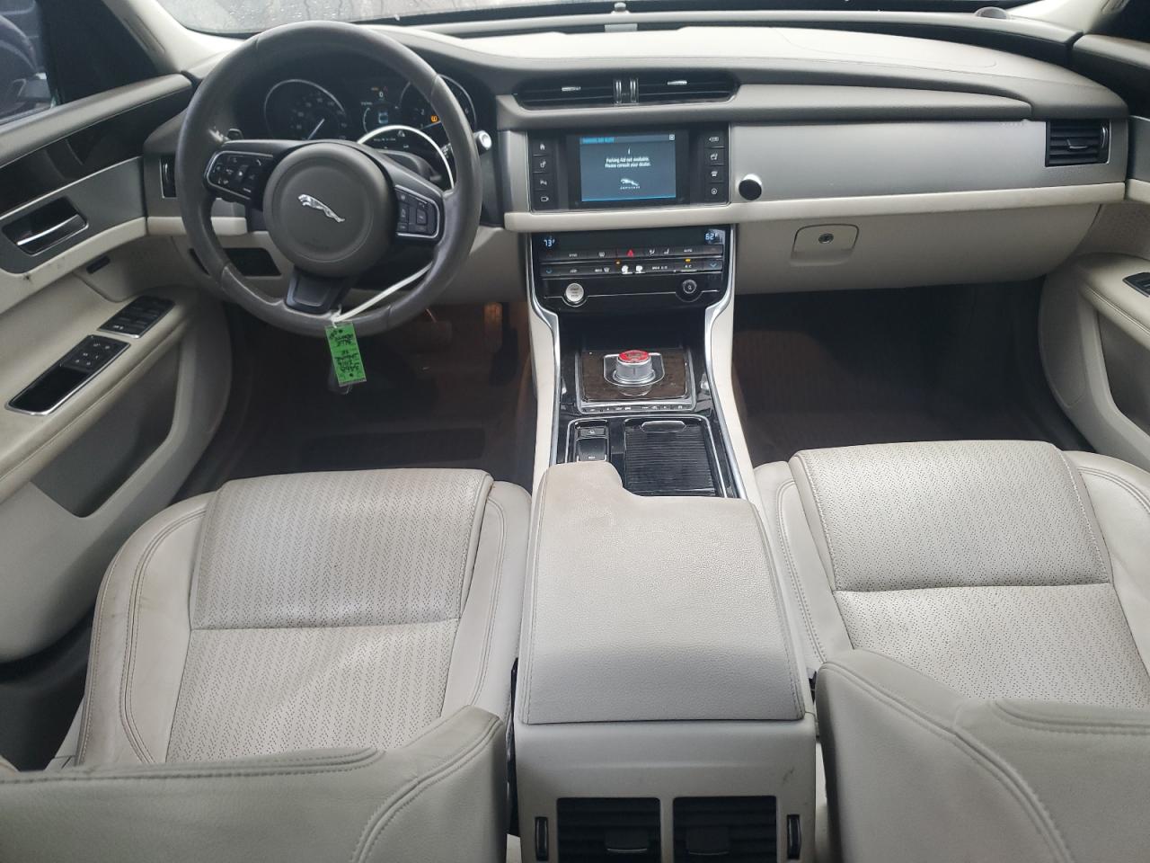 Jaguar XF Prestige Image 11